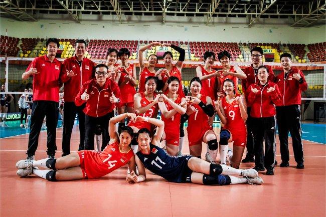 中国U17女排合影